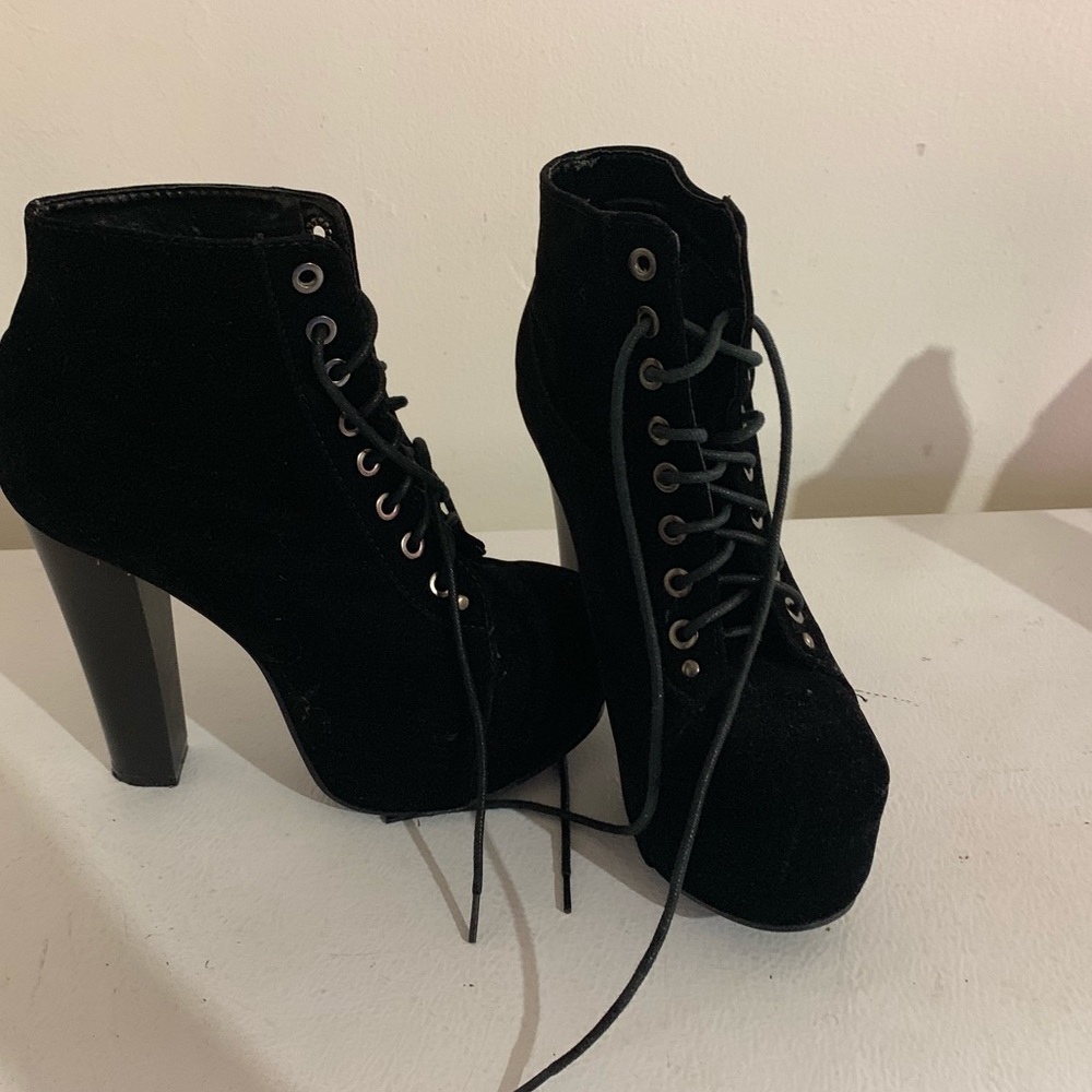 Suade platform boots